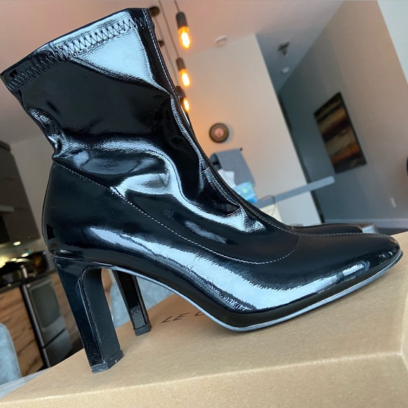 LE CHÂTEAU | Faux leather ankle boots - Picture 3 of 12